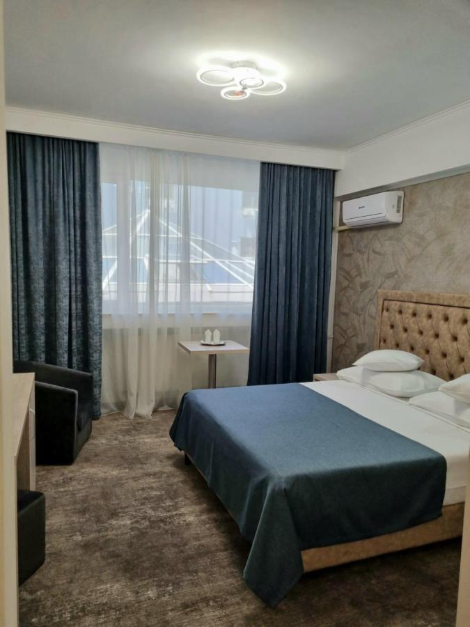 Hotel Tiara Ploieşti Exterior foto