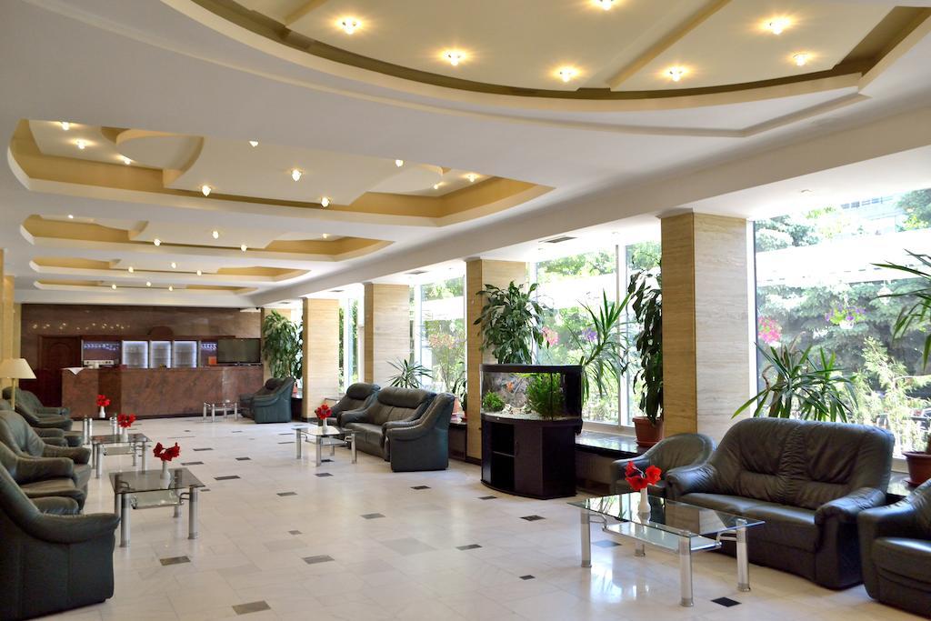 Hotel Tiara Ploieşti Exterior foto